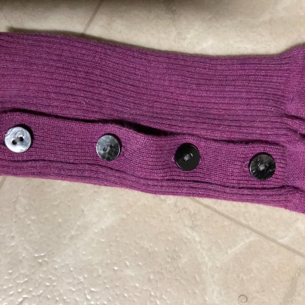 Sweaters - Picture 5 of 6
